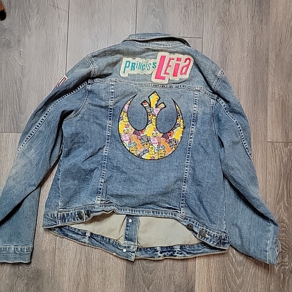 Star Wars Her Universe Princess Leia Women’s Denim Jacket w/ Patches Sz 2 - Picture 8 of 10